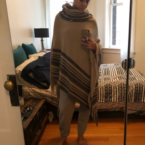 Poncho - Picture 2 of 2